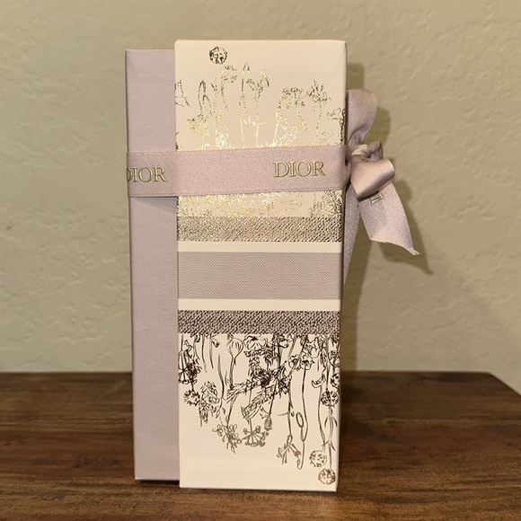 Dior Floral Gift Box with Tissue and Ribbon - Picture 2 of 11